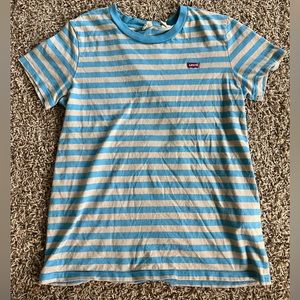 Levi’s Striped Short Sleeved T-Shirt Women’s Size Small.